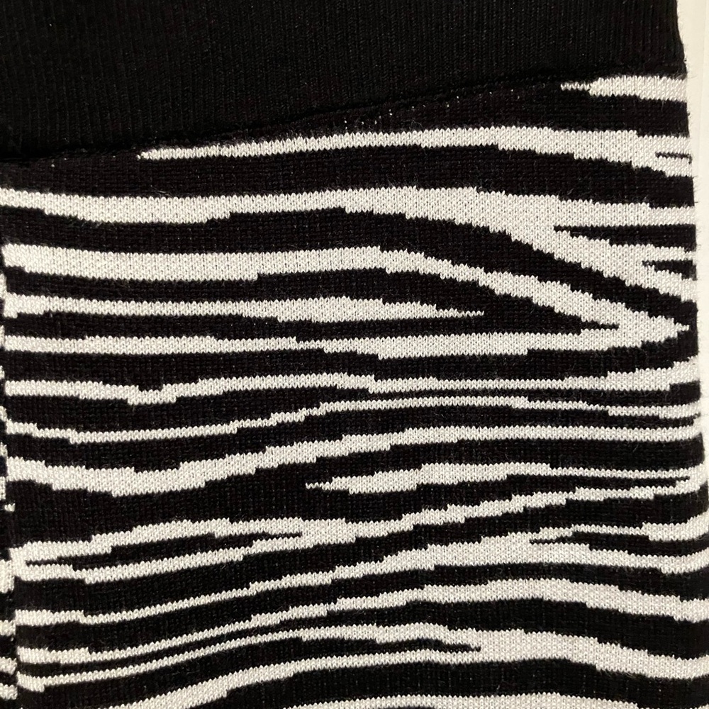 3/$18 Black white zebra striped pattern knit sweater leggings pants - Picture 3 of 6